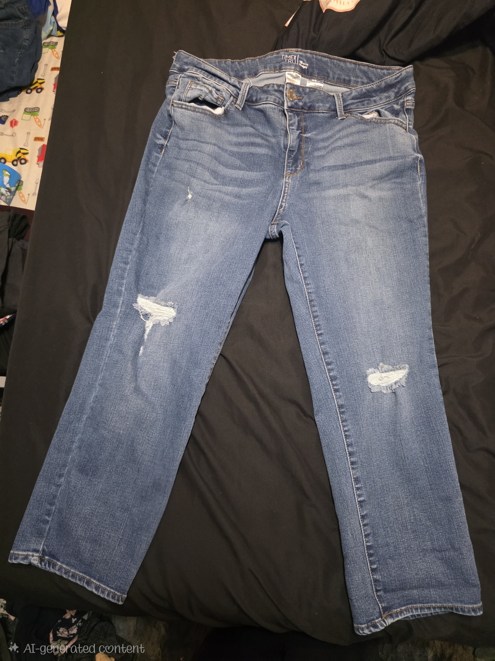 Time and Tru Women’s Medium Blue Boot Cut Jeans with Knee Distress